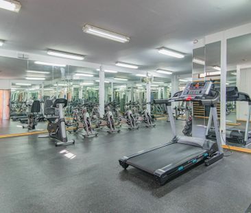 Piso de alquiler en Avda. Federico Garcia Lorca - Nueva Estación Au... - Photo 2