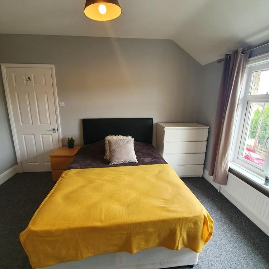 4 Bed Terraced House, Mafeking Road, BN2 - Photo 1