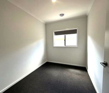 LUXURIOUS FAMILY HOME IN WATERFORD RISE - Photo 2