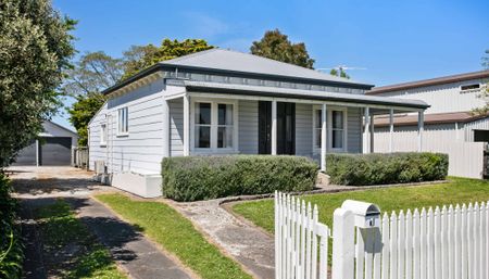 Large Family Home - Photo 3