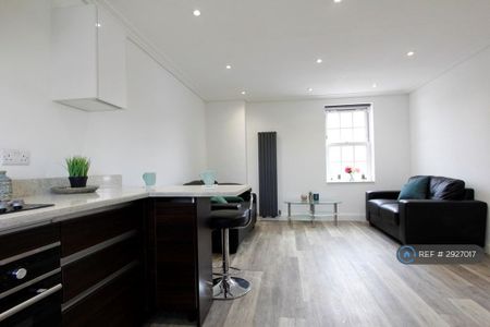 3 bedroom flat to rent - Photo 3