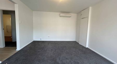 Freshly Renovated Family Home. - Photo 2
