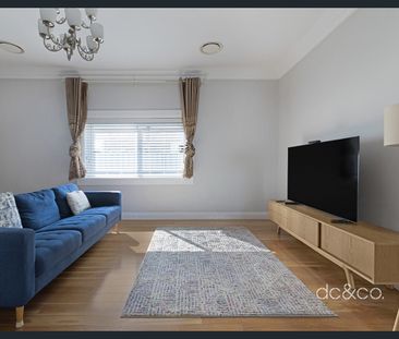 Period charm meets modern sophistication - Photo 2
