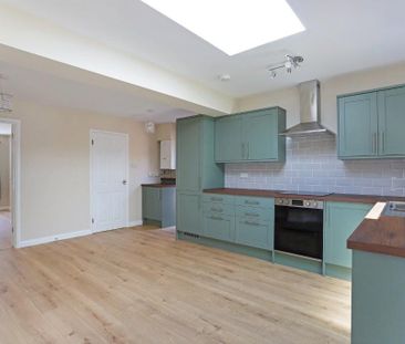 3 bedroom semi-detached house to rent - Photo 4