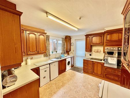 4 Lynne Road, - Photo 2