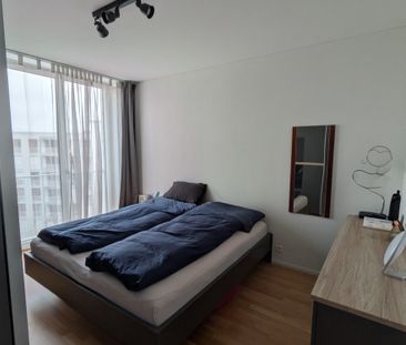 Moderne möblierte 3.5-Zimmer-Wohnung mit Balkon und Bergsicht - Photo 5