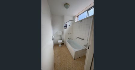 Perfectly Positioned One Bedroom Apartment! - Photo 2