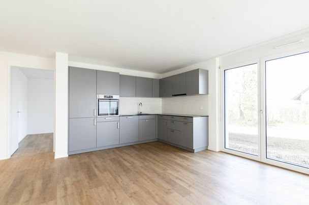 Moderne 4.5-Zimmerwohnung mit Weitsicht in Leuzigen zu vermieten - Photo 1