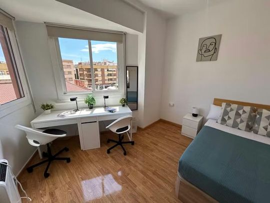 Carrer d'Occident, L'Hospitalet de Llobregat, Catalonia - Foto 1