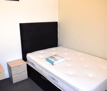 4 bedroom terraced house to rent - Photo 2