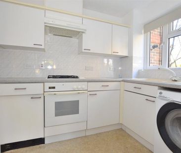 St. Annes Rise, Redhill, Surrey, RH1 - Photo 2