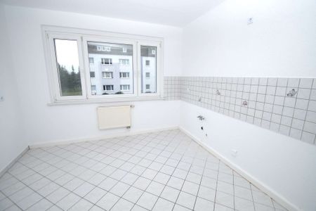 4-Zimmer-Wohnung mit großer Küche und Badewanne, renoviert, ab sofort - Photo 5