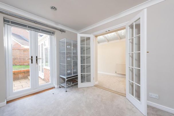 4 bedroom detached house to rent - Photo 1