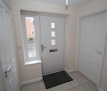 4 bedroom detached house to rent - Photo 2