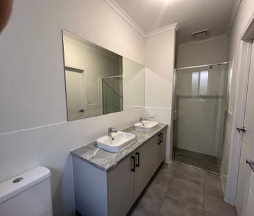 Stunning Brand New Family Home - Photo 2