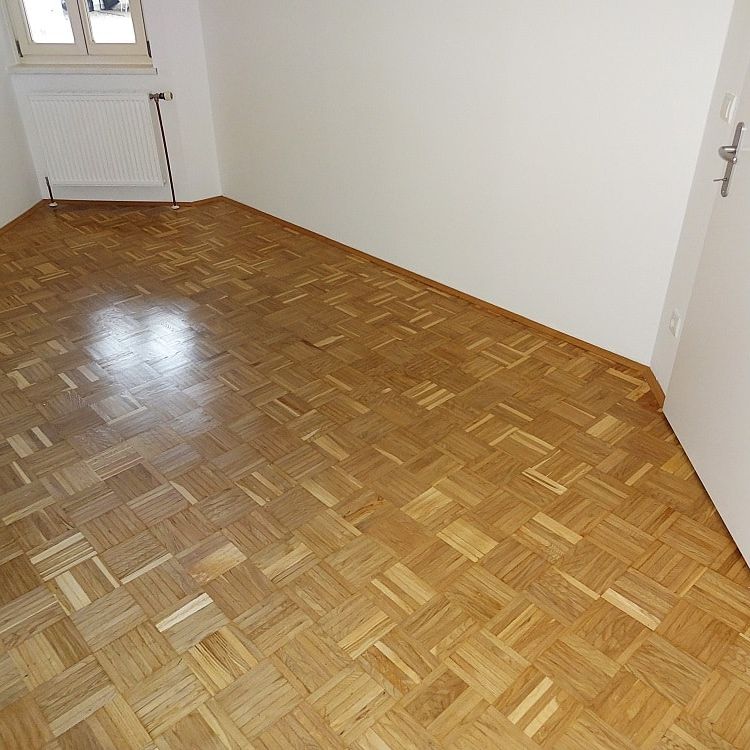 Gemütliche und geräumige Mietwohnung mit neuer Küche und großem Wohn- Esszimmer …! - Photo 1