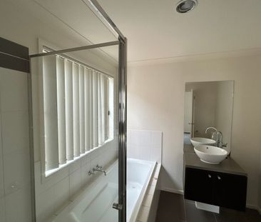 17 Tanner Mews, Point Cook, Vic 3030 - Photo 2