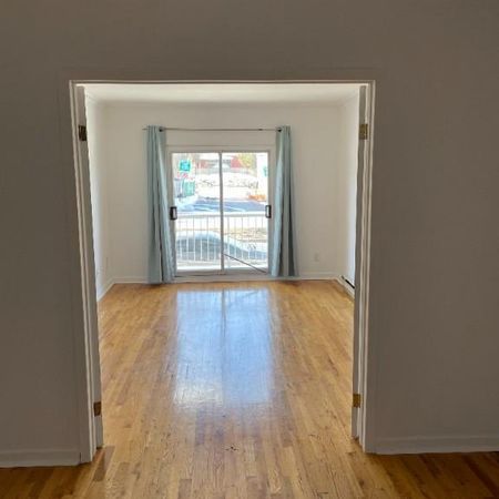 5 1 /2 À LOUER SUR DEUX ÉTAGES A MONTRÉAL - Photo 4