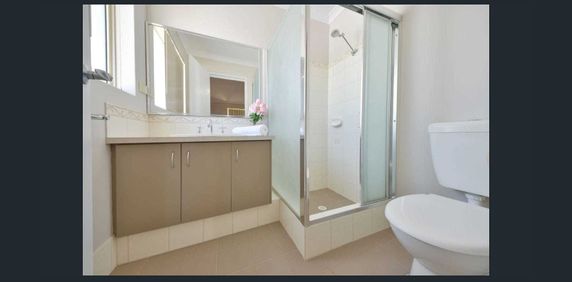 Beautifully Presented 4x2 Home with Exceptional Side Access - Photo 2