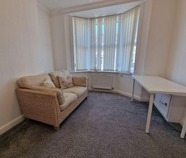 3 bedroom maisonette to rent - Photo 1