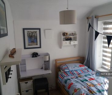 3 bedroom semi-detached house to rent - Photo 4