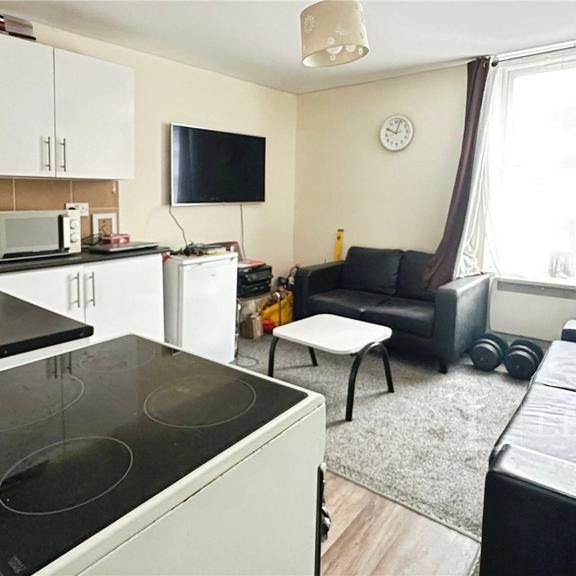 Studio to rent - Photo 1