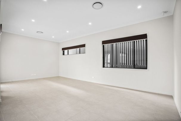 Luxurious 4-Bedroom Home with Stunning Escarpment Views - Photo 1