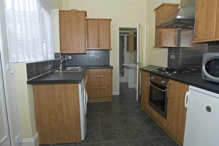 2 Bedroom Flat - Ground Floor - Photo 3