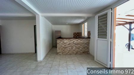 Location Appartement 3 pièces 64m² LE FRANCOIS 97240 - Photo 2