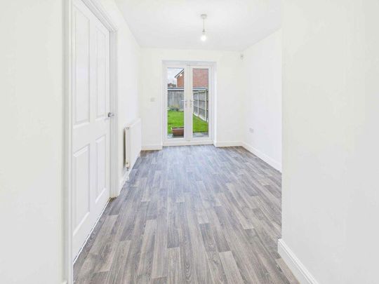 3 bedroom semi-detached house to rent - Photo 1