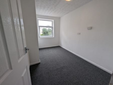 1 Bed Flat, Bury New Road, M7 - Photo 4