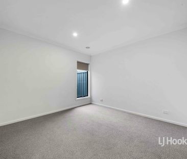 18 Yucamane Drive, Truganina VIC, Belconnen - Photo 4