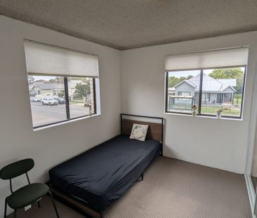 Fully Furnished 2-Bedroom Apartment | Walk to Station & Shops - Photo 3