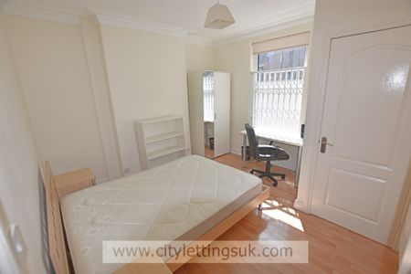 3 Bedroom End Terraced House - Photo 5