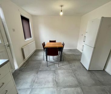 2 bedroom semi-detached house to rent - Photo 2