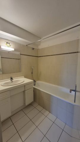 Location Appartement 2 pièces 49m² LILLE 59000 - Photo 3