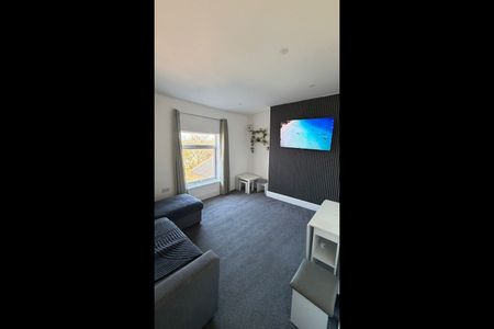 2 Bed Detached House, Mycroft Close, L5 - Photo 3