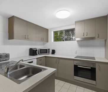 Convenient Southport Living – Walk to Broadwater & CBD - Photo 4