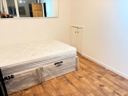 1 Bed Flat, Very Near Finborough Road Area, SW10 - Photo 3