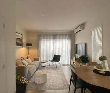 Stylish 3-Bedroom 2.5 bathroom plus a study in Prime Westgate Location - Photo 6
