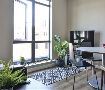 1 bedroom in a flat share to rent - Photo 2