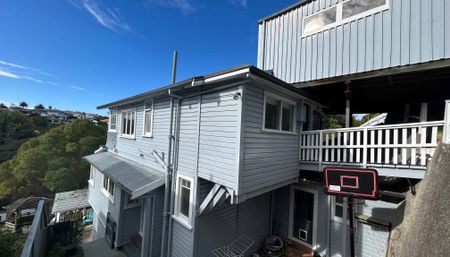 4-bedroom character home, with sea views and sun - Photo 4