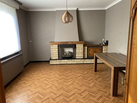 Ruime woning met garage en opslagruimte. - Photo 2