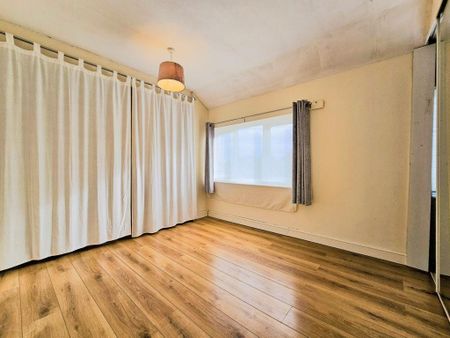 2 bedroom end of terrace house to rent - Photo 2