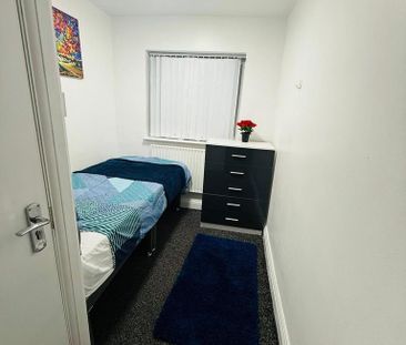 1 bedroom in a house share to rent - Photo 1