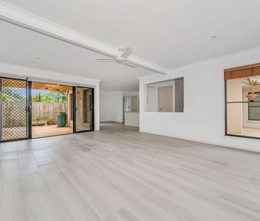 Spacious Private Townhouse in Prime Scarborough Location! - Photo 3