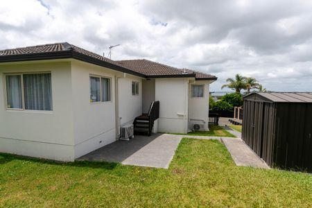 Stunning Family House At West Harbour - Photo 4