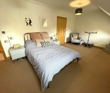 2 bedroom mews to rent - Photo 4