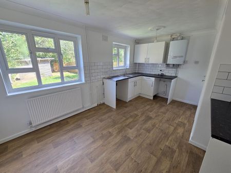 2 bedroom semi-detached house to rent - Photo 4