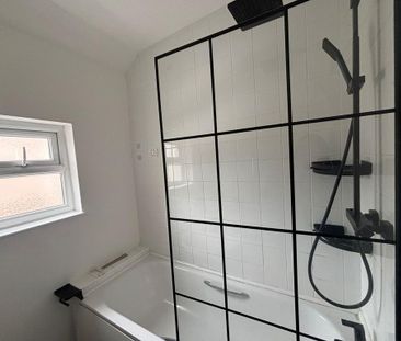 4 bedroom end of terrace house to rent - Photo 6